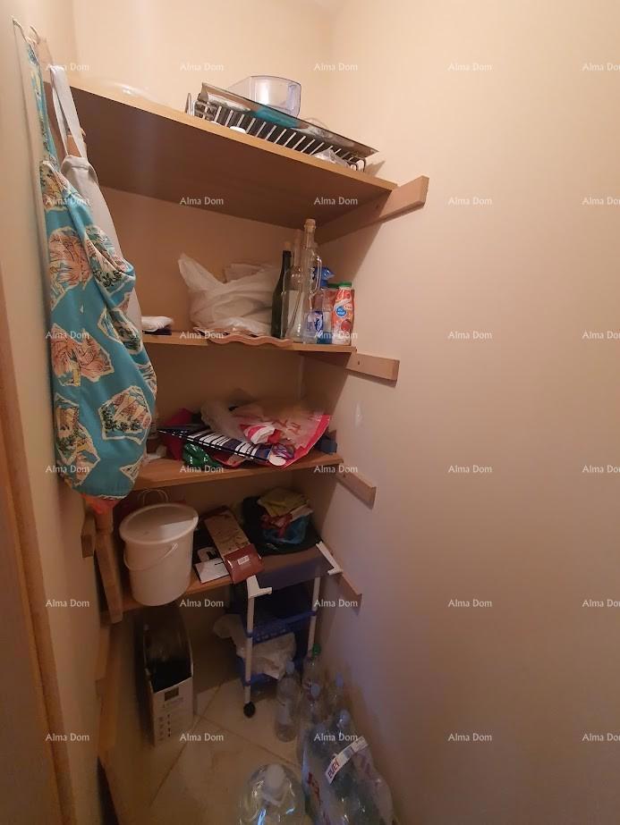 Družinska hiša z garažo, kletjo in možnostjo nakupa dodatnega zemljišča – 30 min od Pule