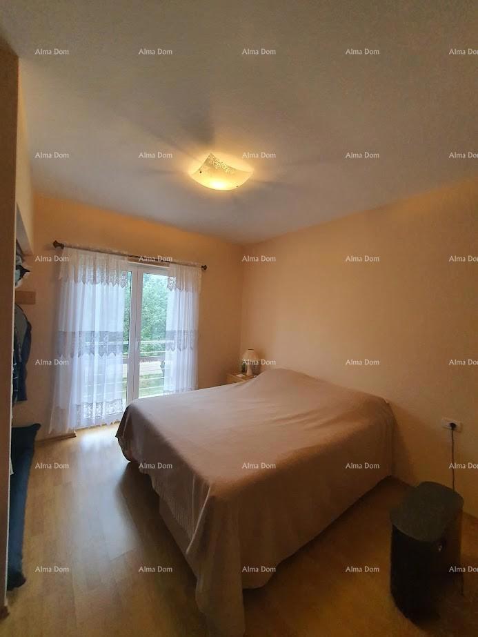 Družinska hiša z garažo, kletjo in možnostjo nakupa dodatnega zemljišča – 30 min od Pule