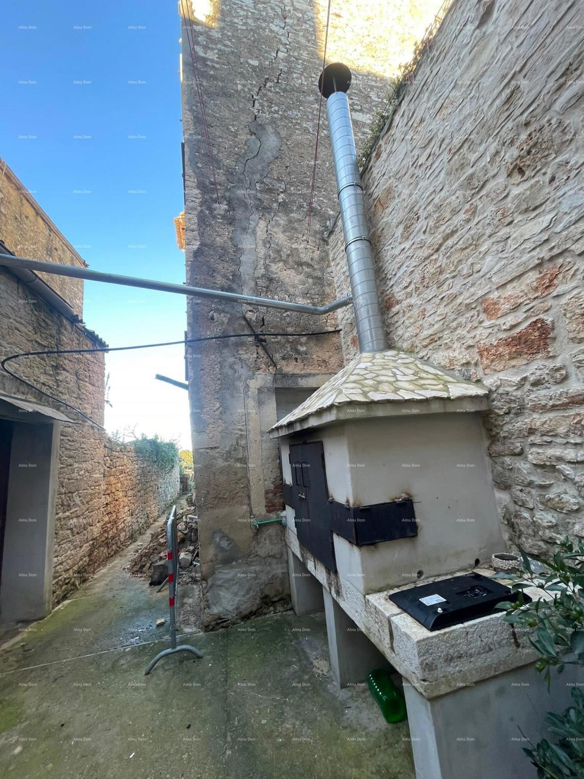 Prodaja kamene kuće za renovaciju v srcu Vodnjana