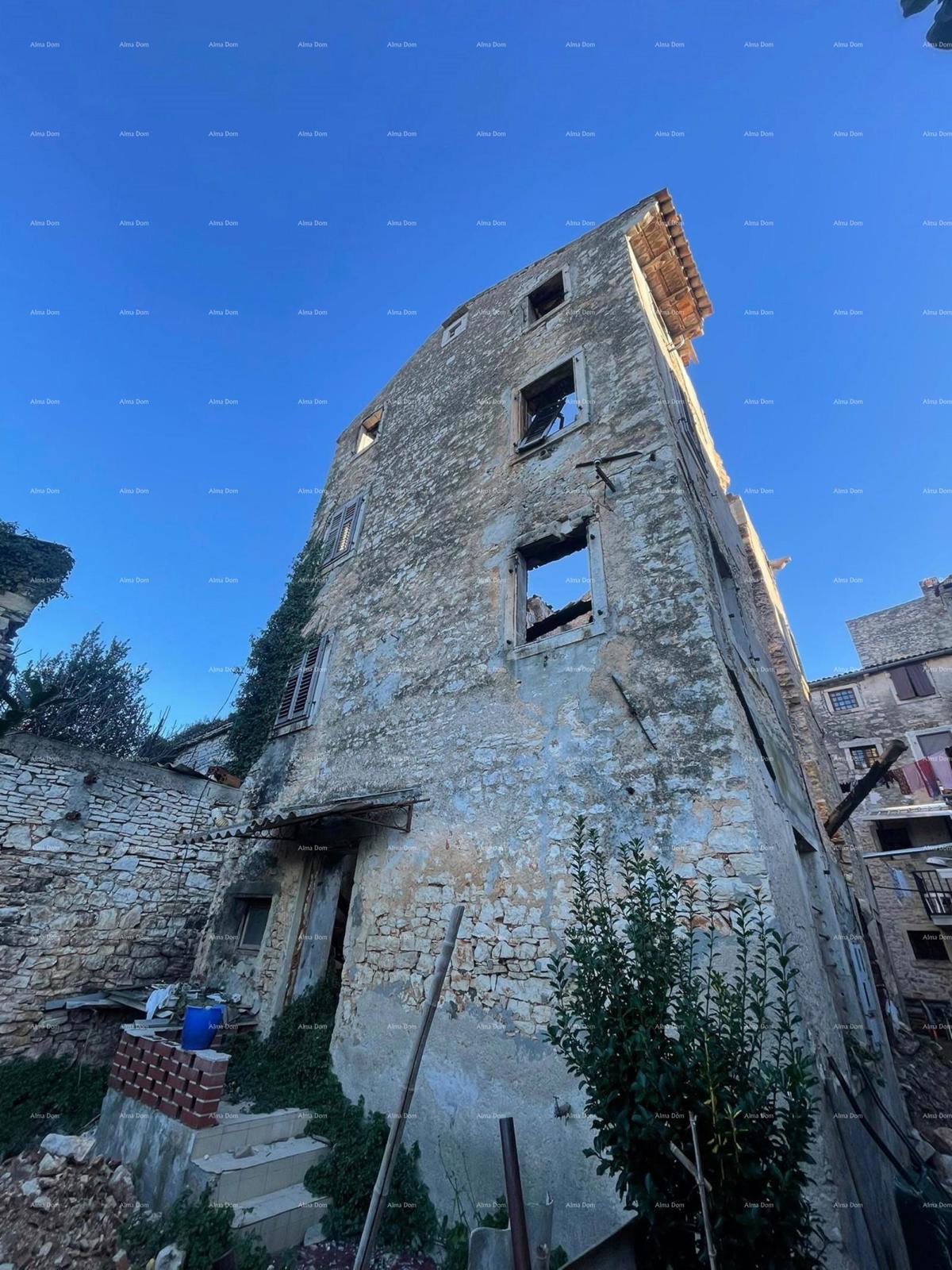 Prodaja kamene kuće za renovaciju v srcu Vodnjana