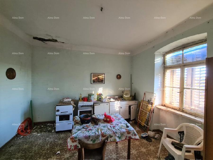 Prodajamo staro istrsko kamnito hišo s pogledom na Grožnjan.