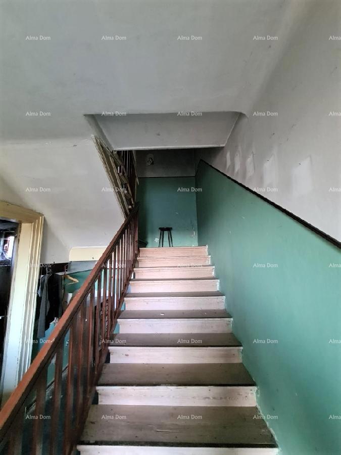 Prodajamo staro istrsko kamnito hišo s pogledom na Grožnjan.