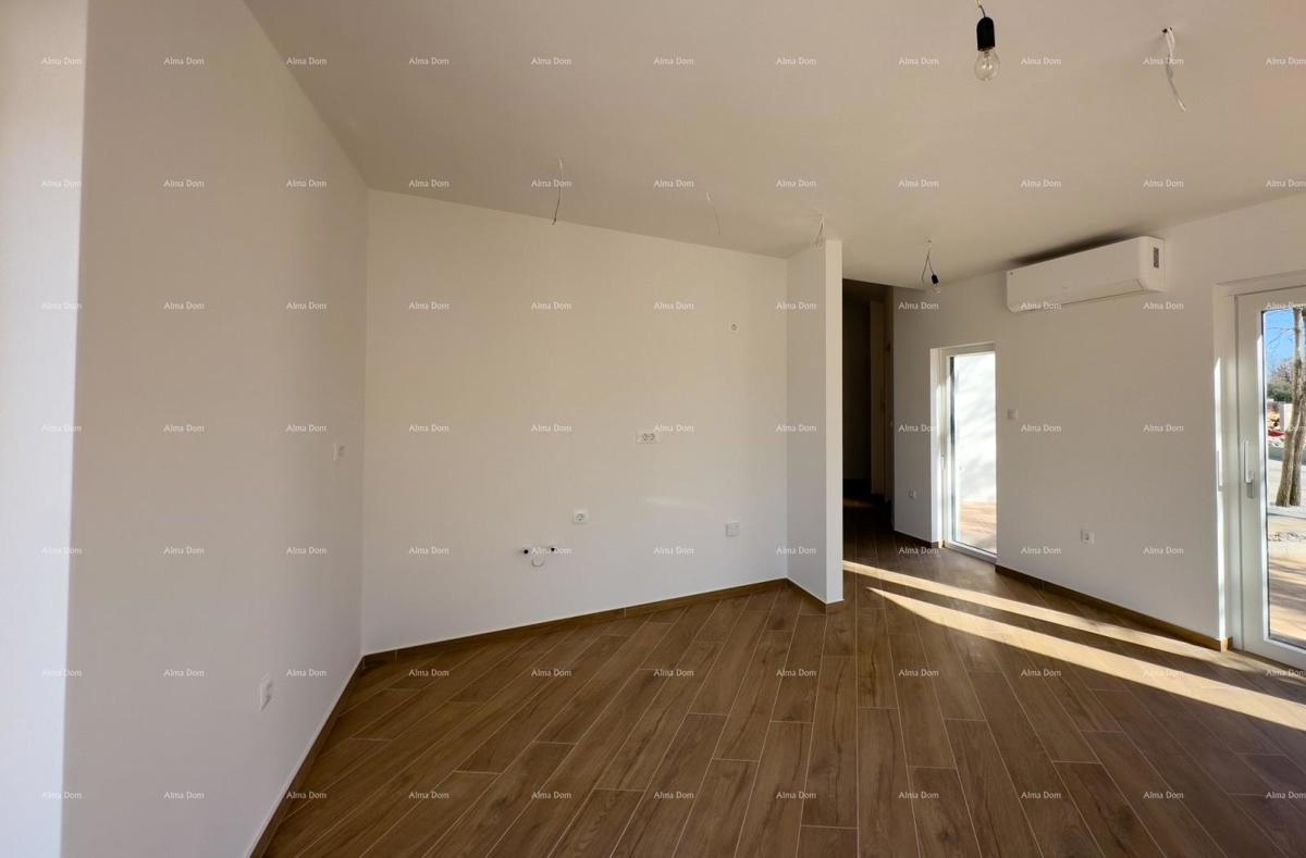 KOŽLJANI - Moderna hiša z bazenom. Blizu gozda, 15 minut do morja