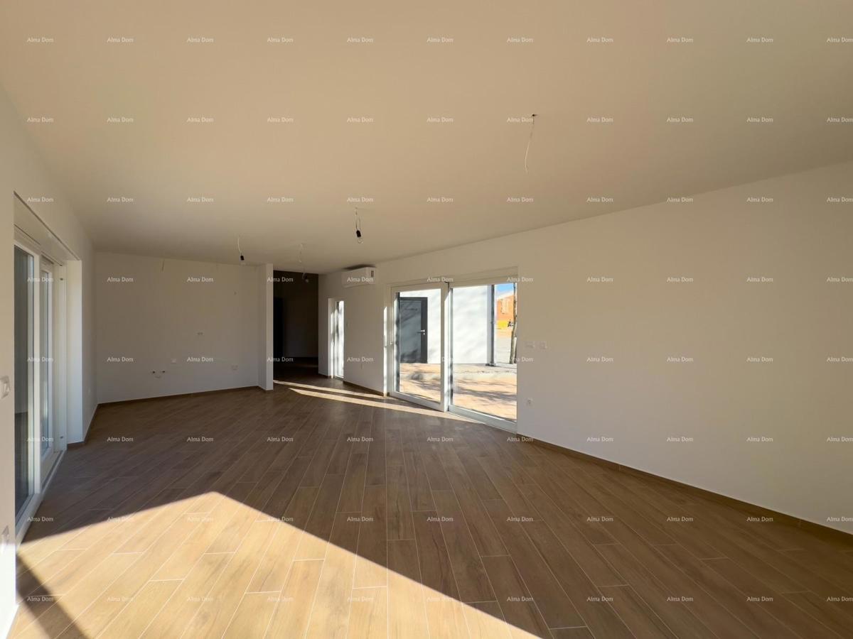 KOŽLJANI - Moderna hiša z bazenom. Blizu gozda, 15 minut do morja