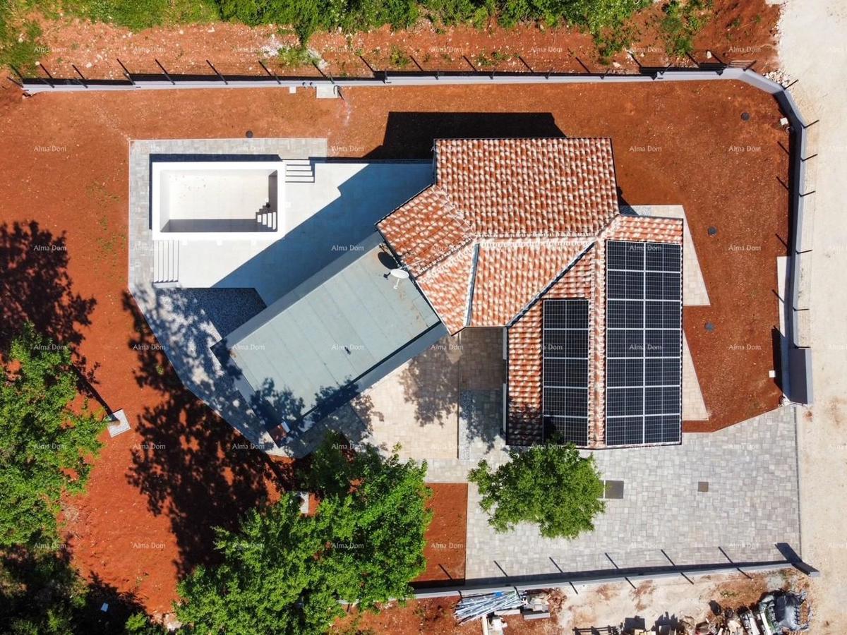 KOŽLJANI - Moderna hiša z bazenom. Blizu gozda, 15 minut do morja