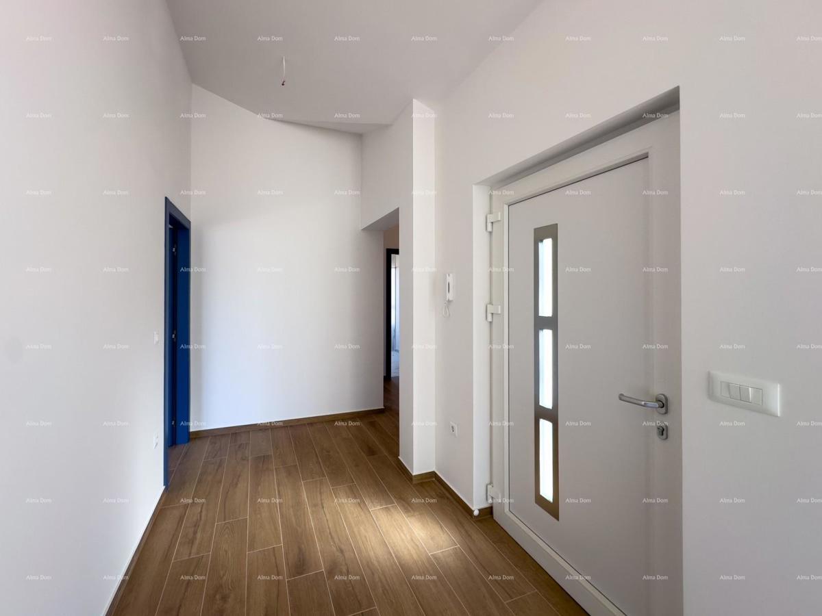 KOŽLJANI - Moderna hiša z bazenom. Blizu gozda, 15 minut do morja