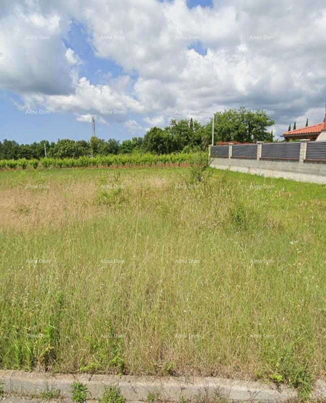 Prodaja gradbenega zemljišča na lepi lokaciji, v manjšem kraju, blizu Vodnjana.