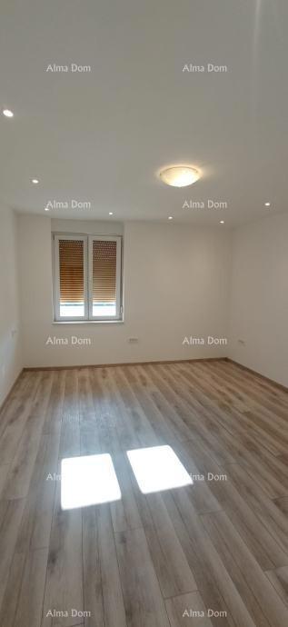 Pula – renoviran dvosobni stan v centru, 72,83 m²