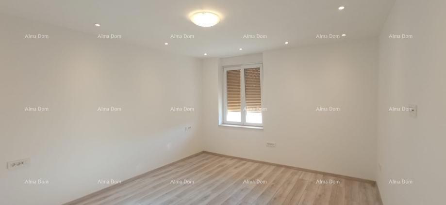 Pula – renoviran dvosobni stan v centru, 72,83 m²