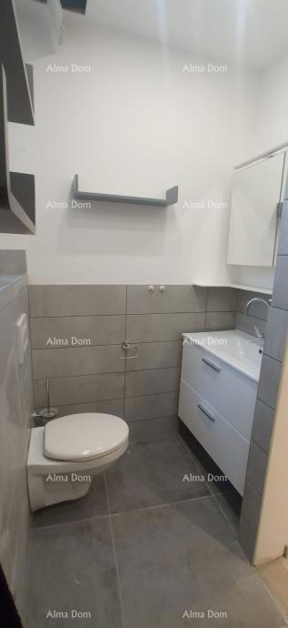 Pula – renoviran dvosobni stan v centru, 72,83 m²