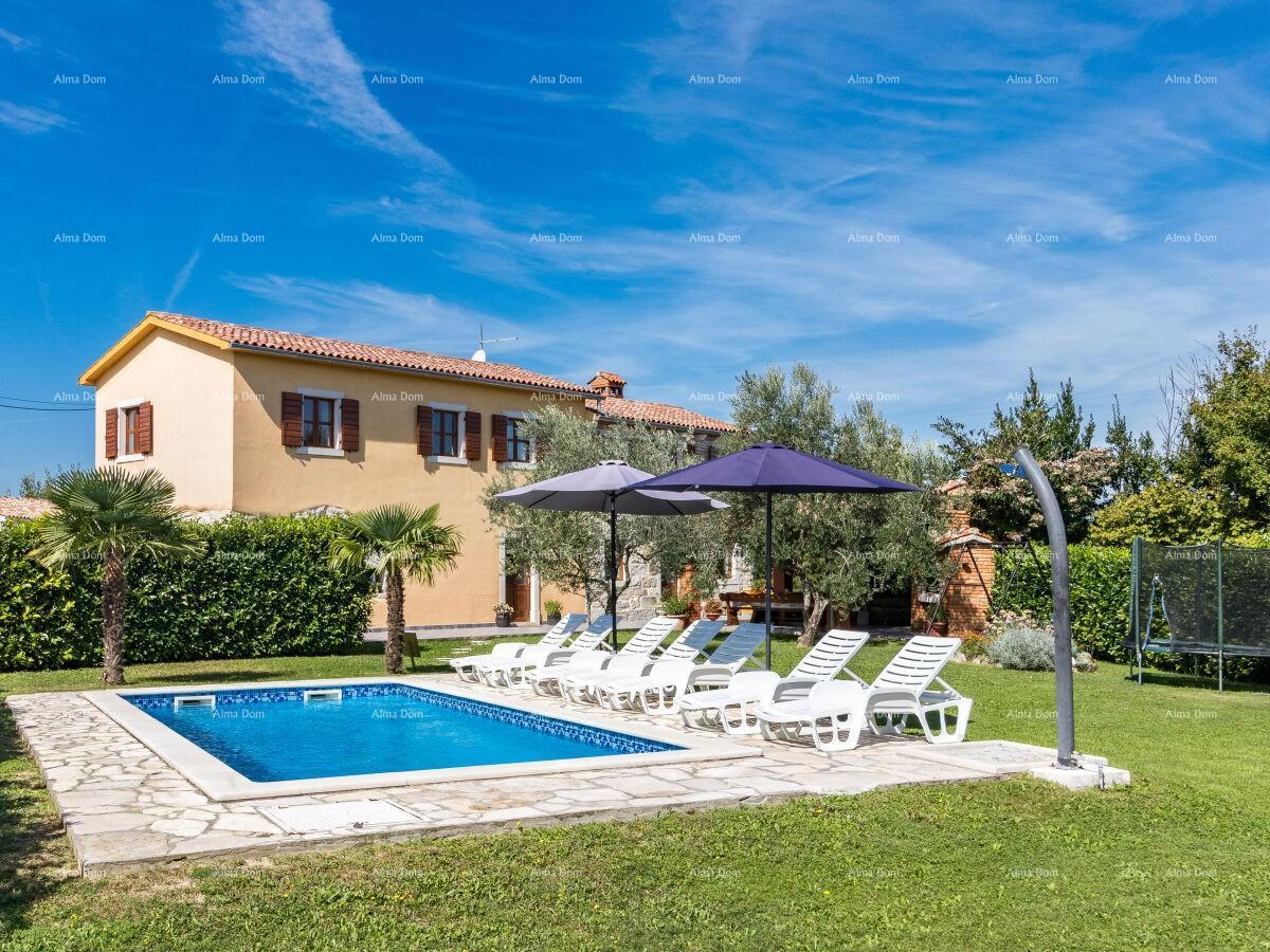The translation of "Lijepa Villa blizina Pazina" to Slovenian is "Lepa vila blizu Pazina."