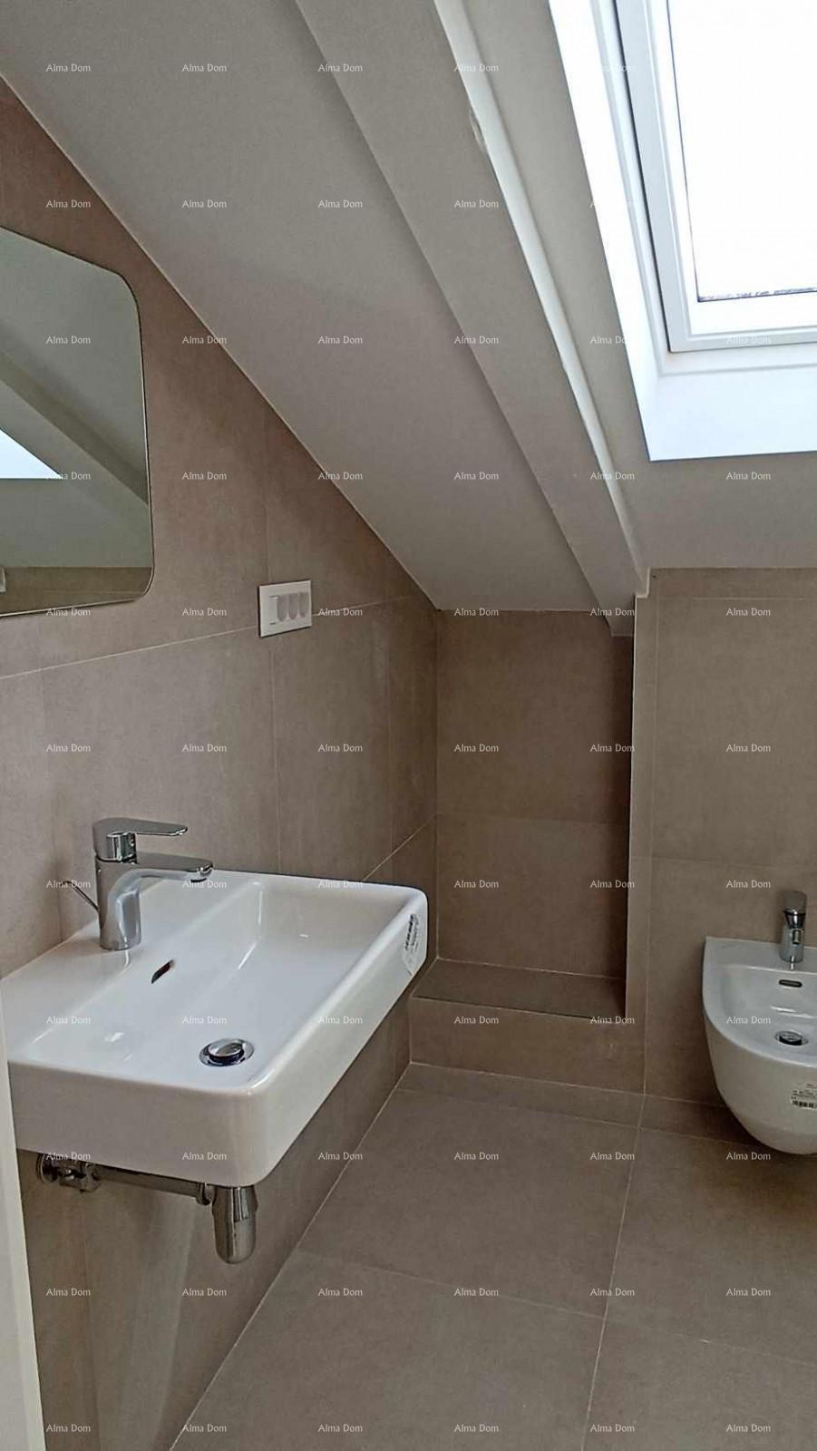 Prodaja novo opremljenega, dvoetažnega stanovanja s pogledom na morje, Tar, Poreč!