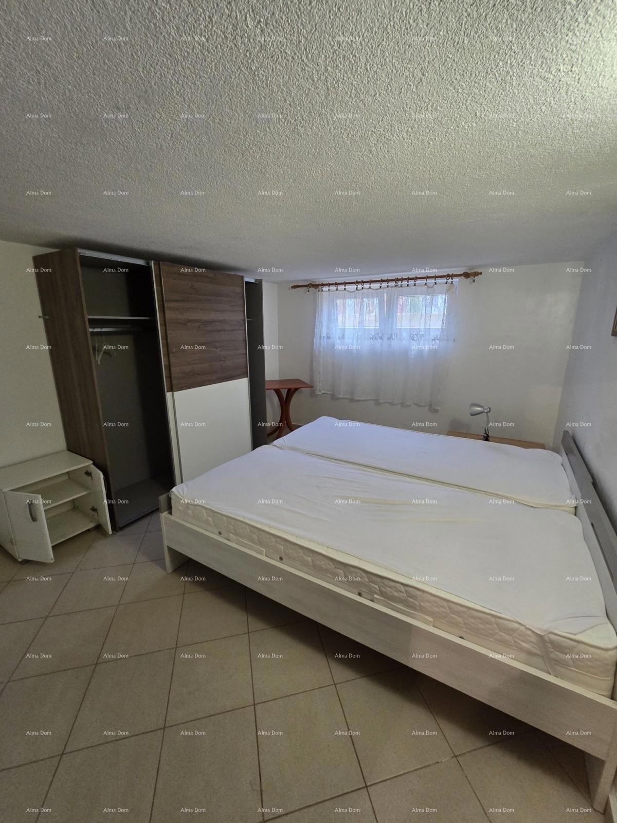 NOVIGRAD - Prodaja dveh stanovanj v družinski hiši