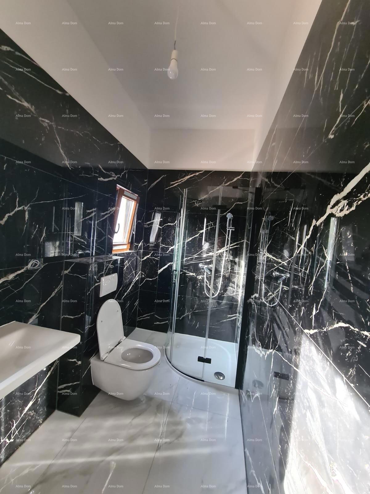 Poreč – prostoren stan v pritličju s dvoriščem