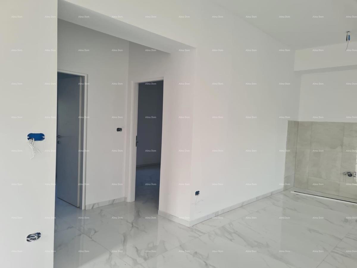 Poreč – prostoren stan v pritličju s dvoriščem