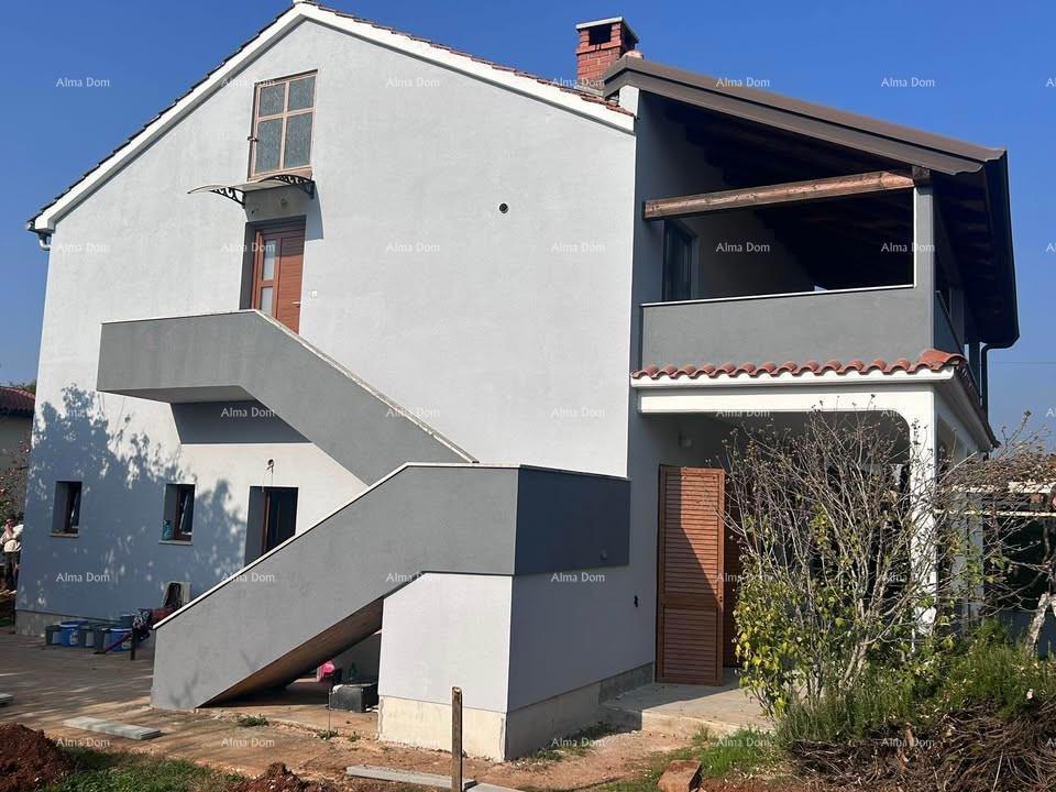 Poreč – prostoren stan v pritličju s dvoriščem