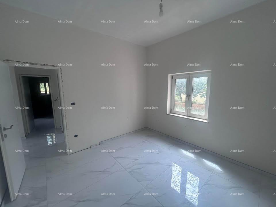 Poreč – prostoren stan v pritličju s dvoriščem