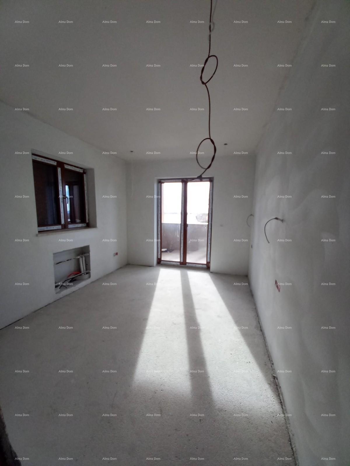 Hiša s bazenom in pogledom na morje, Kaštelir