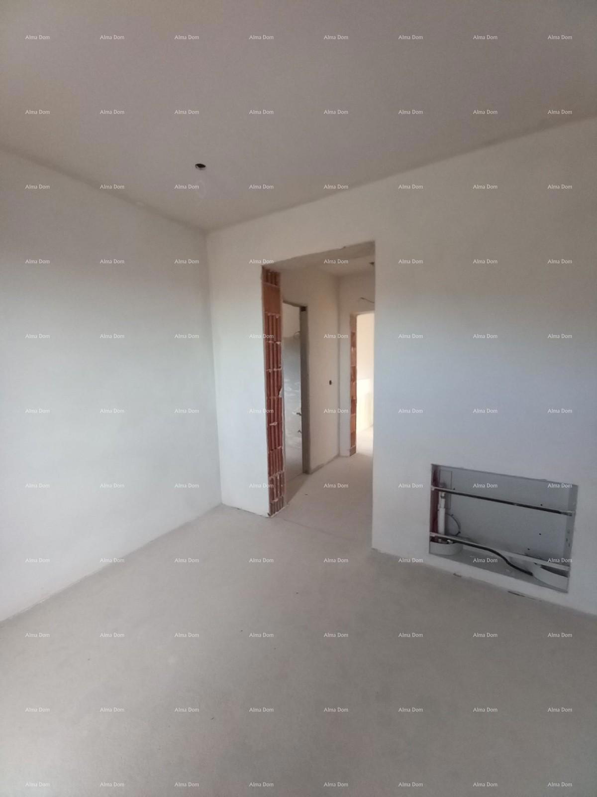 Hiša s bazenom in pogledom na morje, Kaštelir