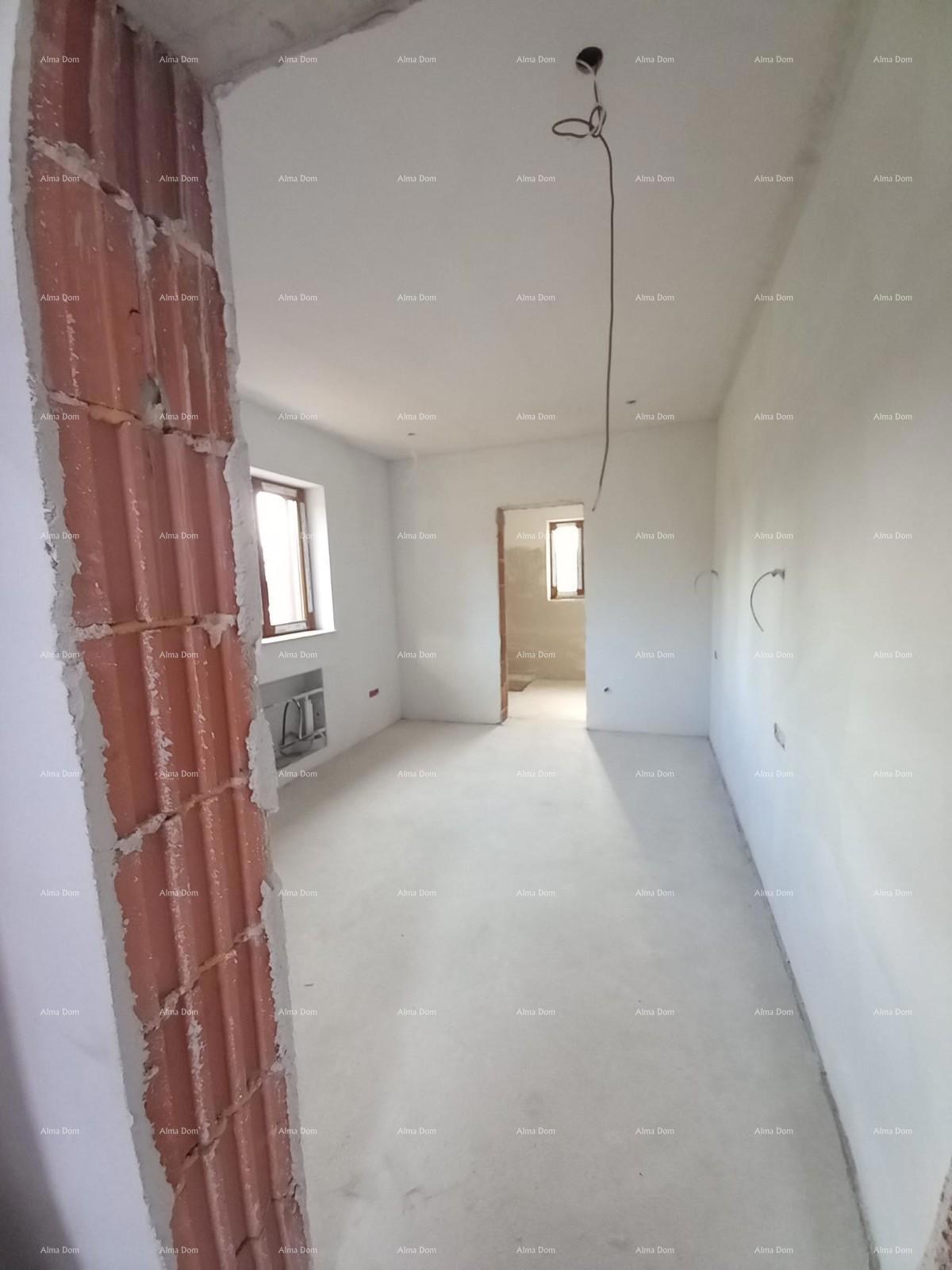 Hiša s bazenom in pogledom na morje, Kaštelir