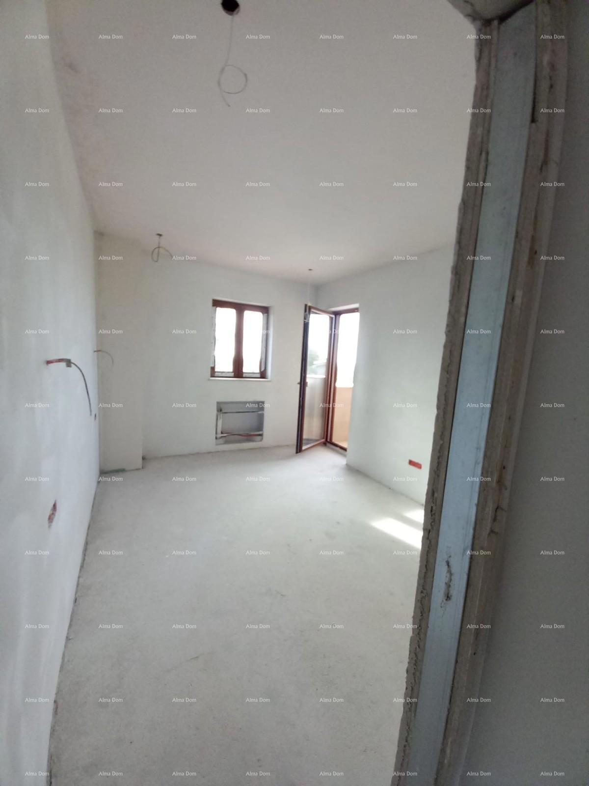 Hiša s bazenom in pogledom na morje, Kaštelir