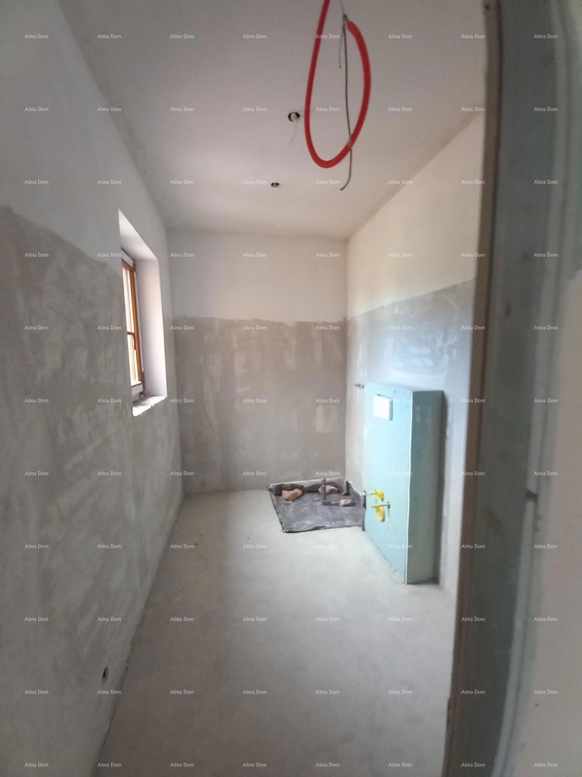 Hiša s bazenom in pogledom na morje, Kaštelir