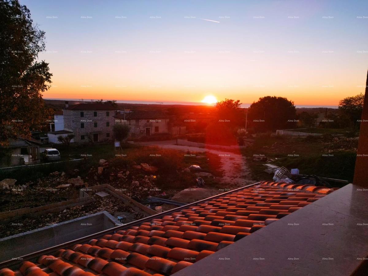 Hiša s bazenom in pogledom na morje, Kaštelir