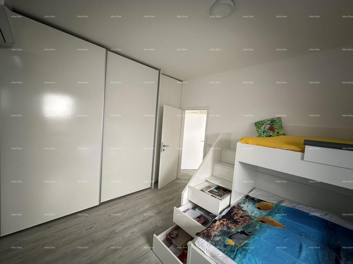 Čudovita hiša s tremi etažiranimi apartmaji v starem mestnem jedru Poreča!