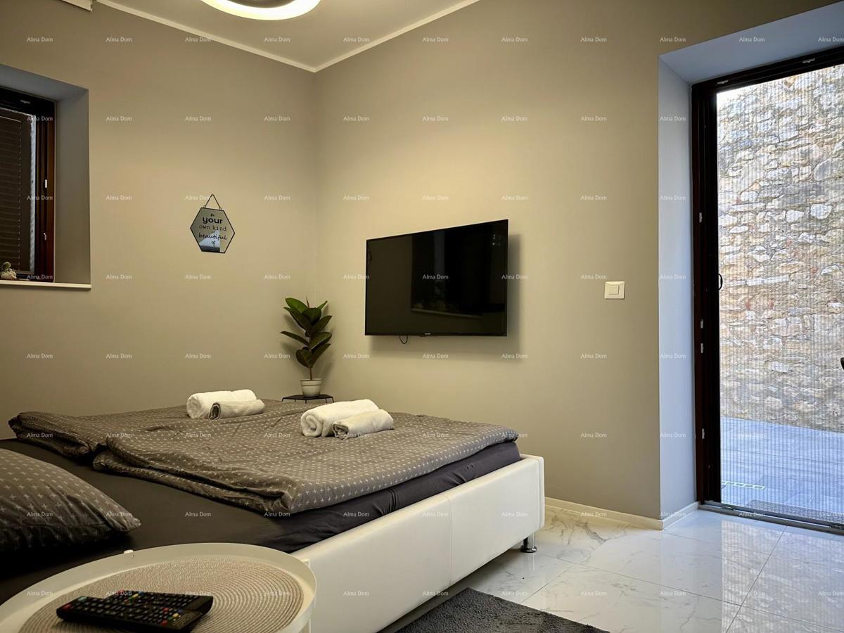 Čudovita hiša s tremi etažiranimi apartmaji v starem mestnem jedru Poreča!