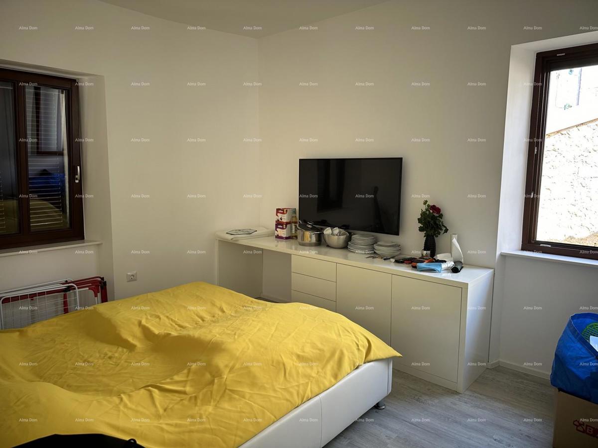 Čudovita hiša s tremi etažiranimi apartmaji v starem mestnem jedru Poreča!