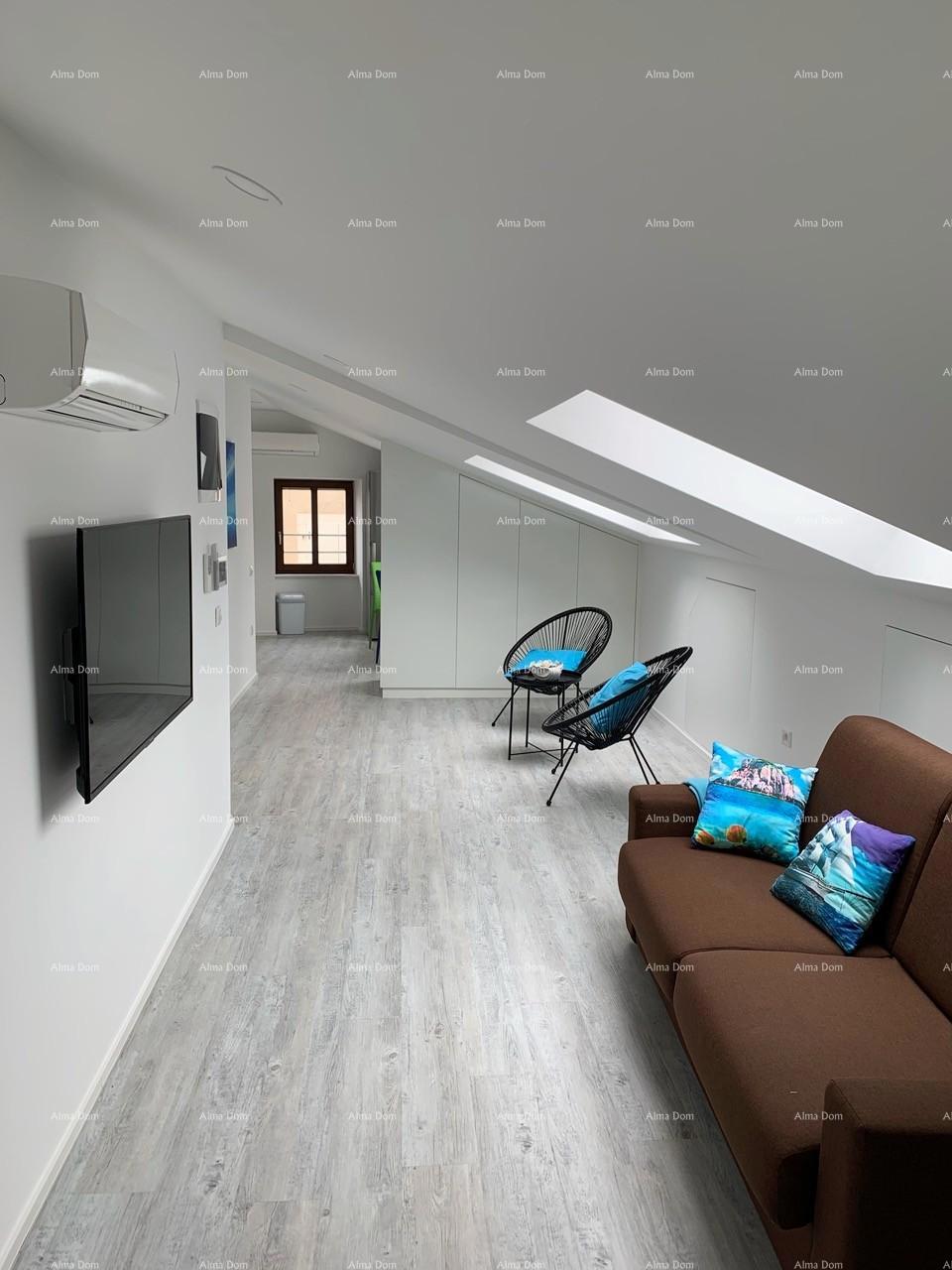 Čudovita hiša s tremi etažiranimi apartmaji v starem mestnem jedru Poreča!