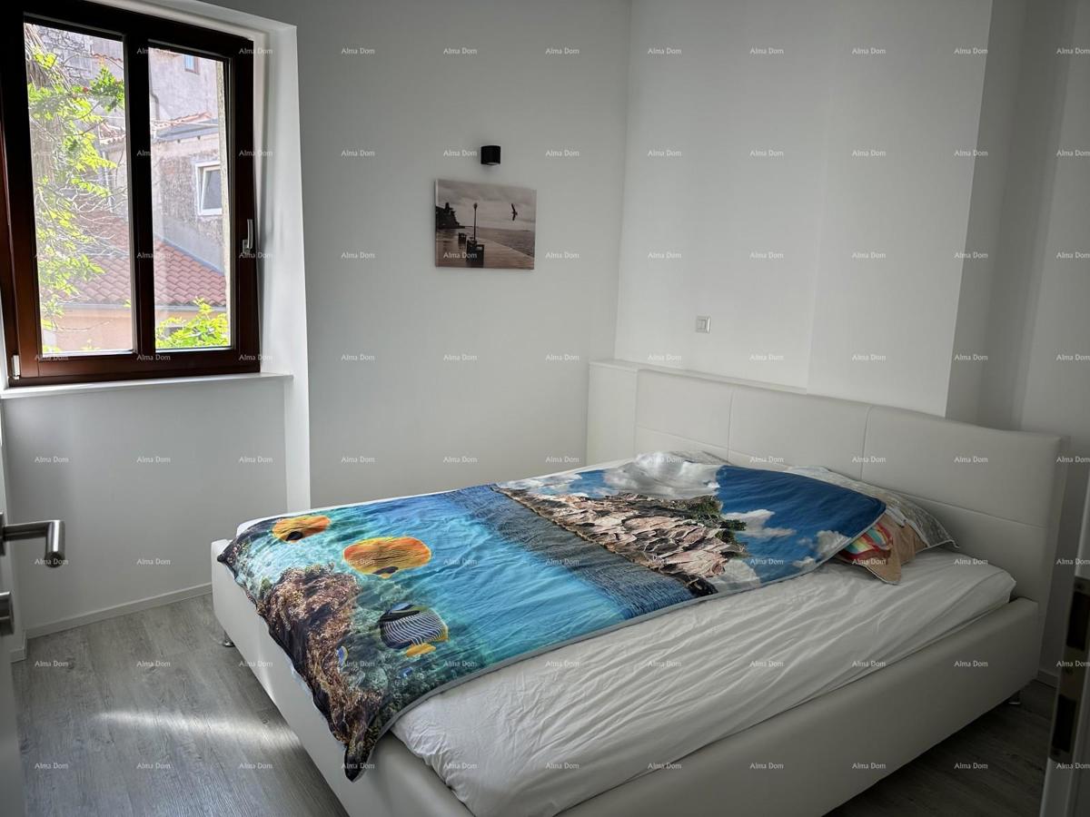 Čudovita hiša s tremi etažiranimi apartmaji v starem mestnem jedru Poreča!