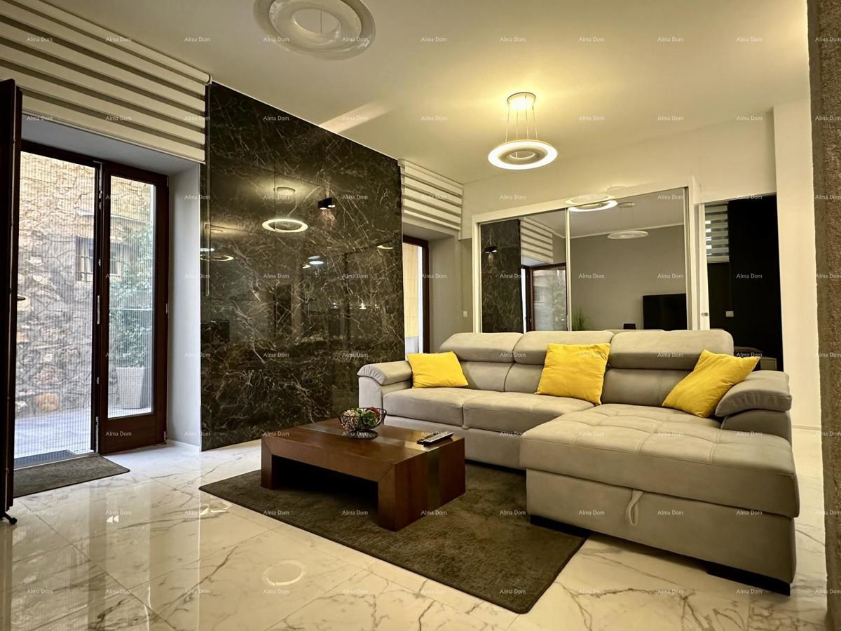 Čudovita hiša s tremi etažiranimi apartmaji v starem mestnem jedru Poreča!