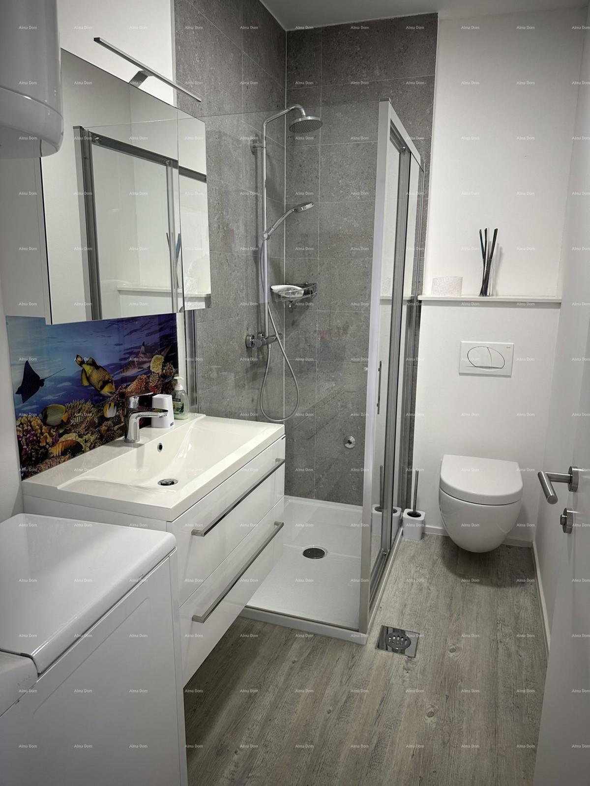 Čudovita hiša s tremi etažiranimi apartmaji v starem mestnem jedru Poreča!