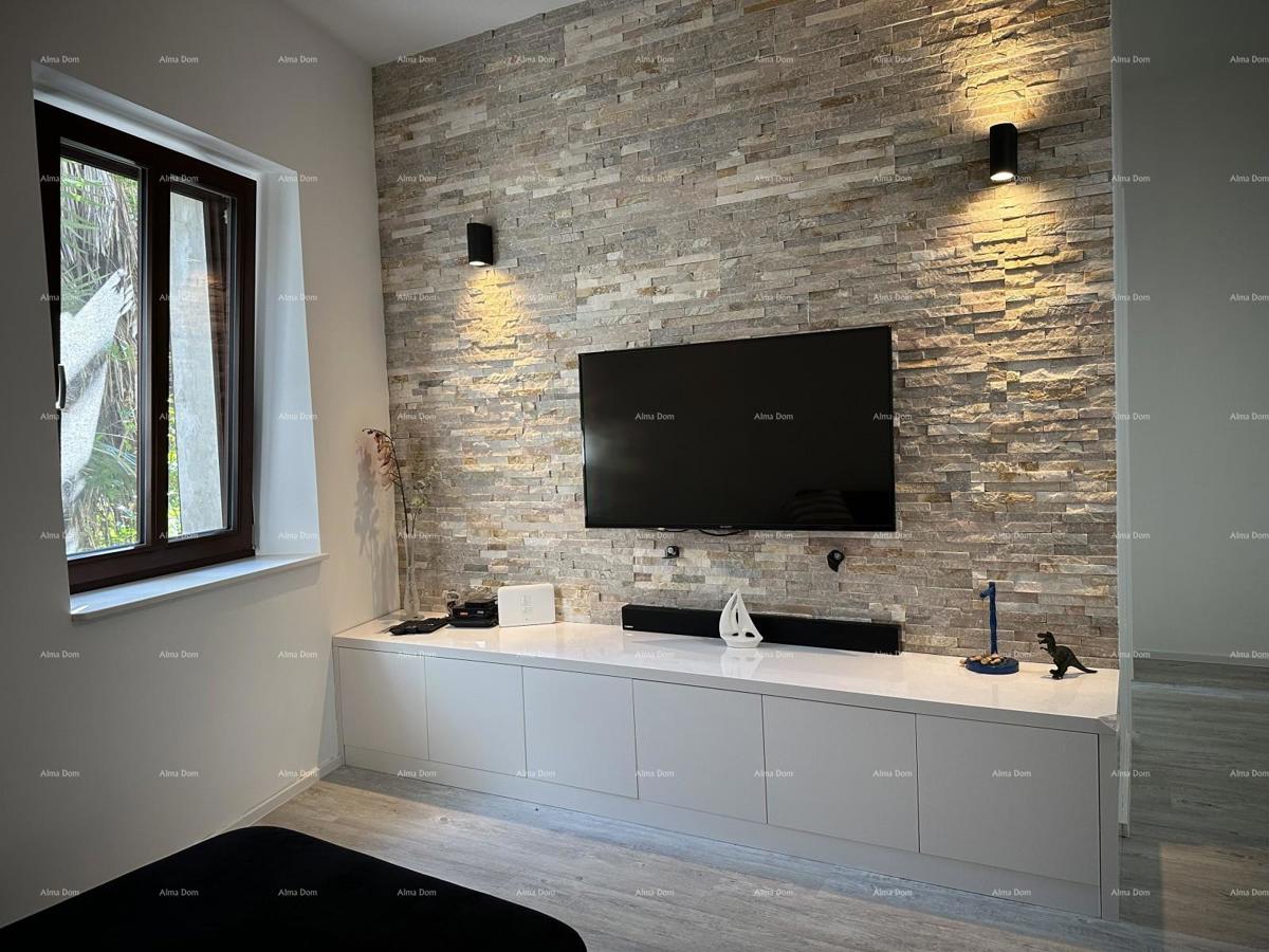 Čudovita hiša s tremi etažiranimi apartmaji v starem mestnem jedru Poreča!