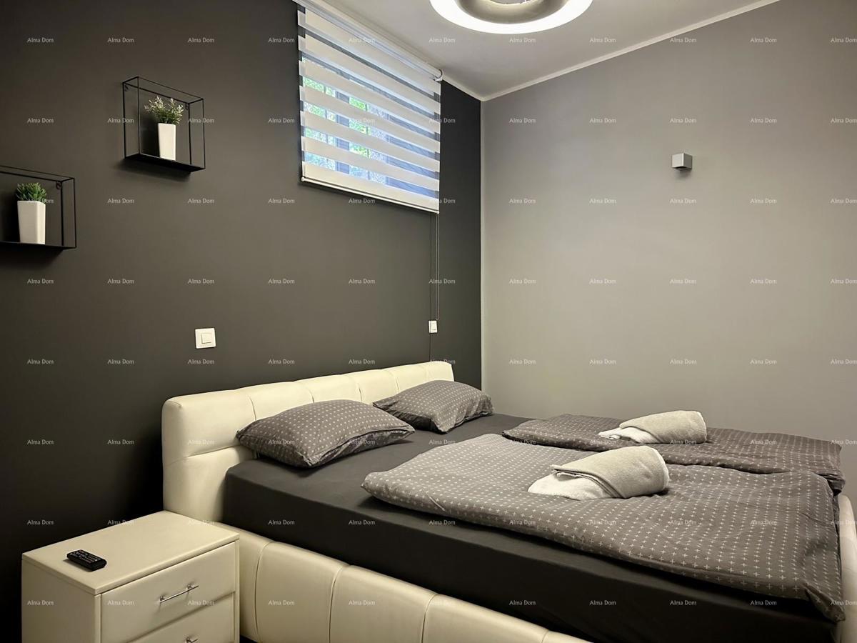 Čudovita hiša s tremi etažiranimi apartmaji v starem mestnem jedru Poreča!