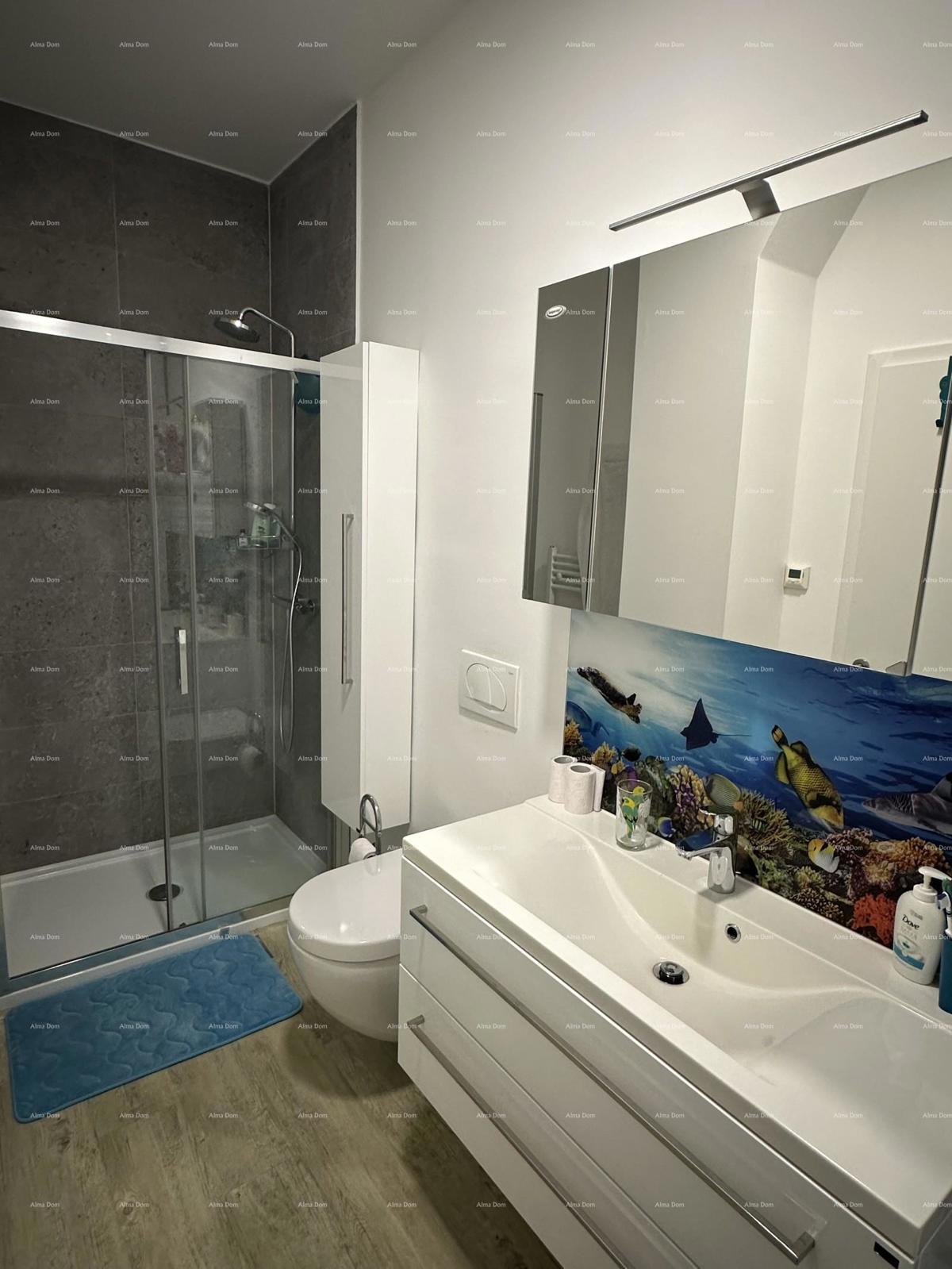 Čudovita hiša s tremi etažiranimi apartmaji v starem mestnem jedru Poreča!