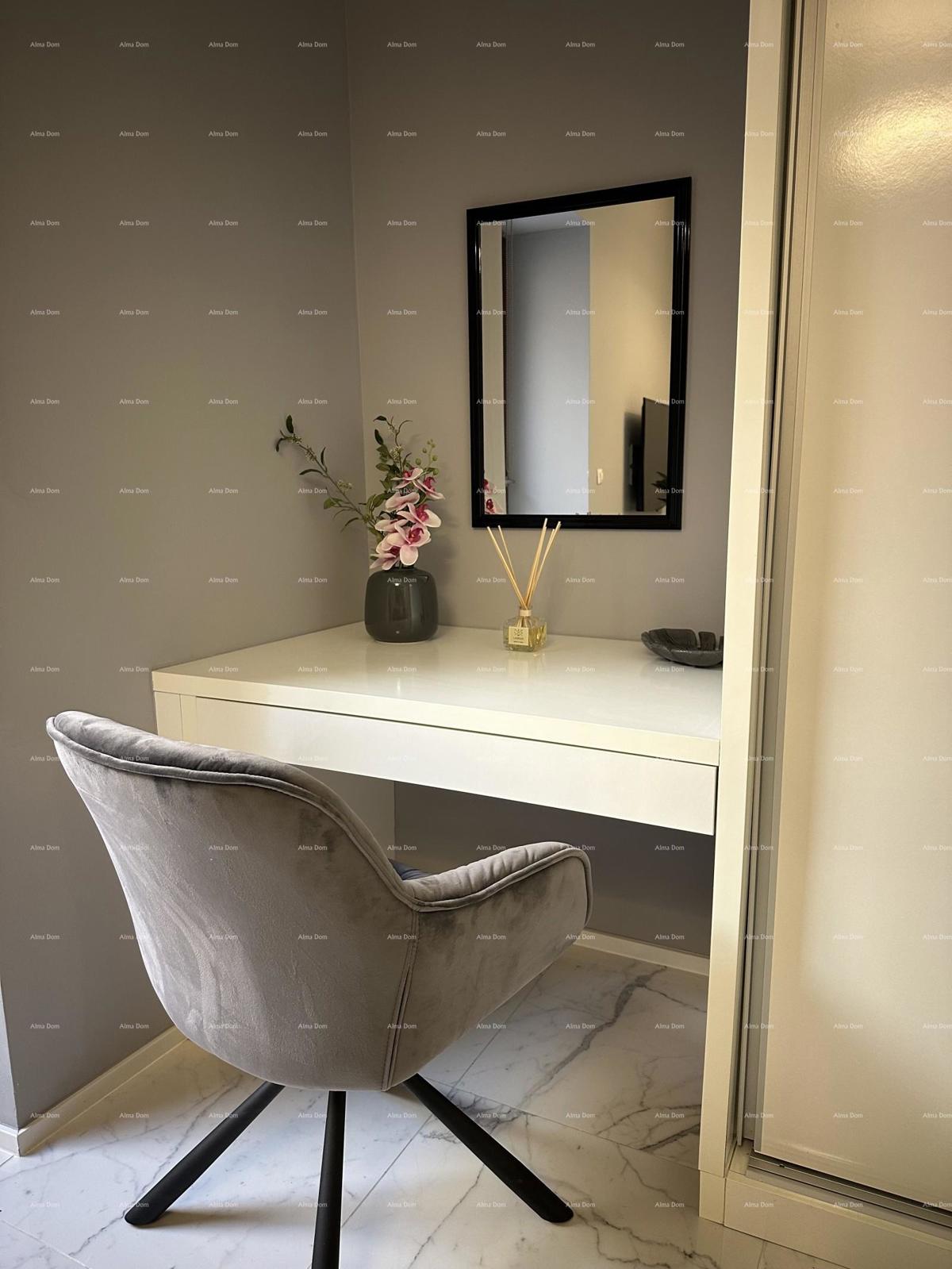 Čudovita hiša s tremi etažiranimi apartmaji v starem mestnem jedru Poreča!