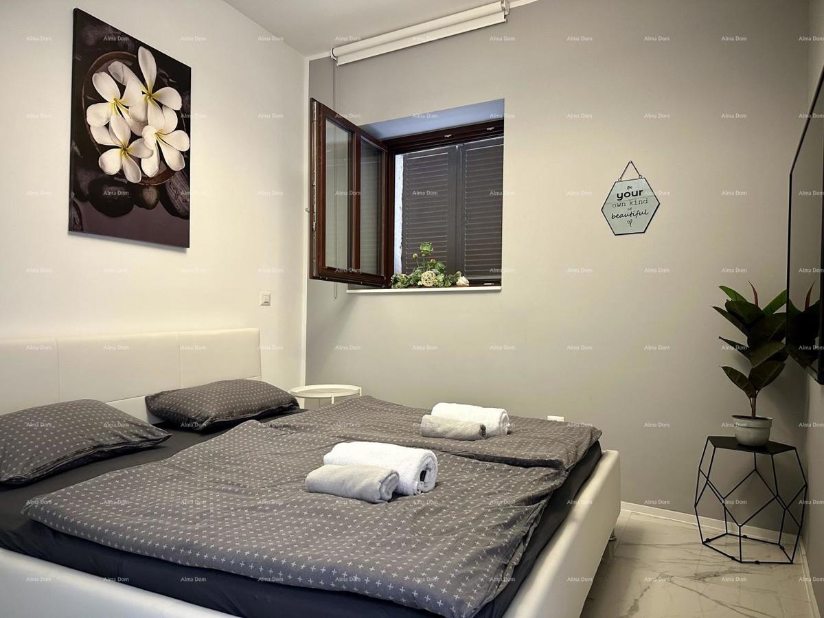 Čudovita hiša s tremi etažiranimi apartmaji v starem mestnem jedru Poreča!