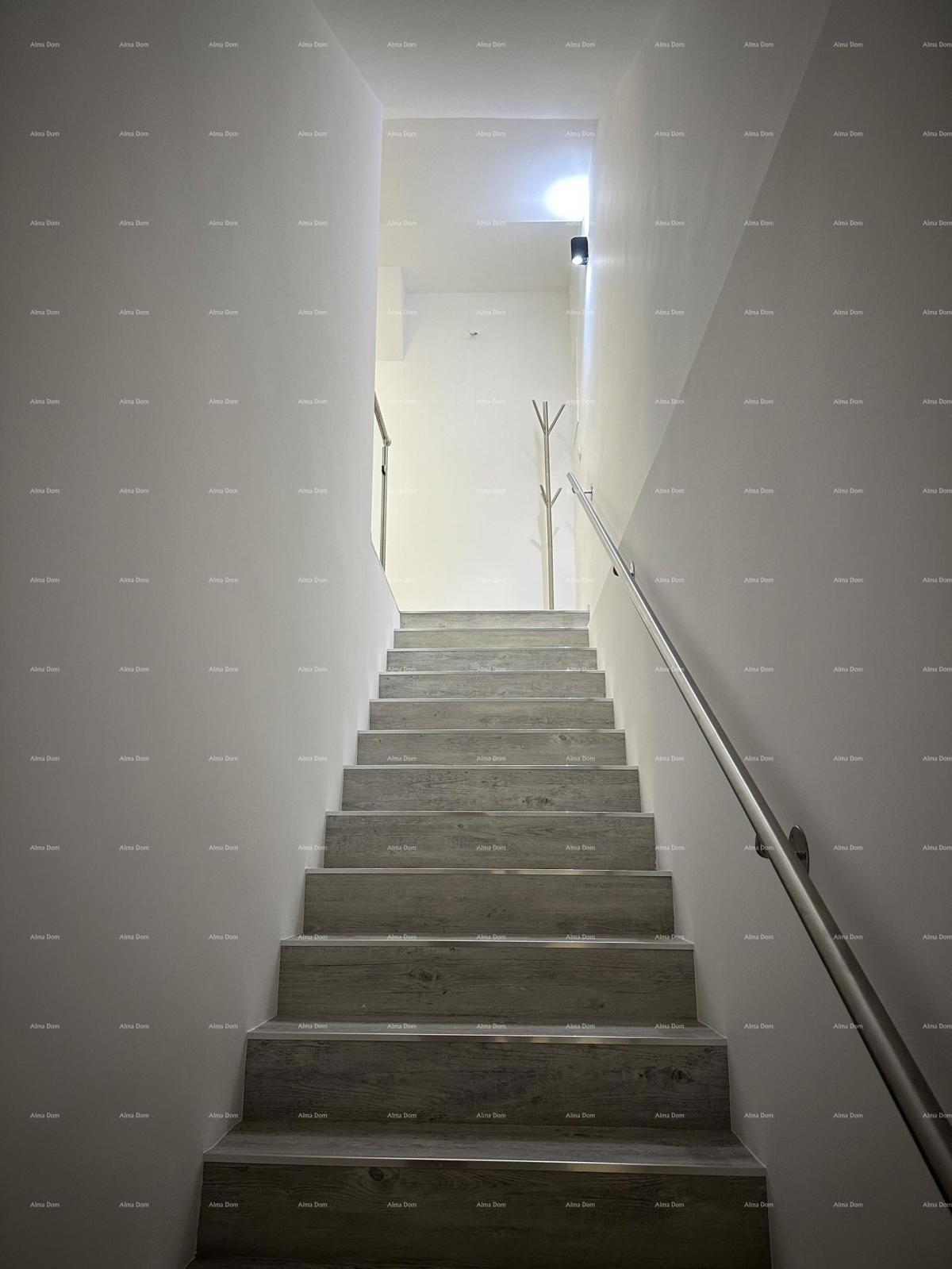 Čudovita hiša s tremi etažiranimi apartmaji v starem mestnem jedru Poreča!