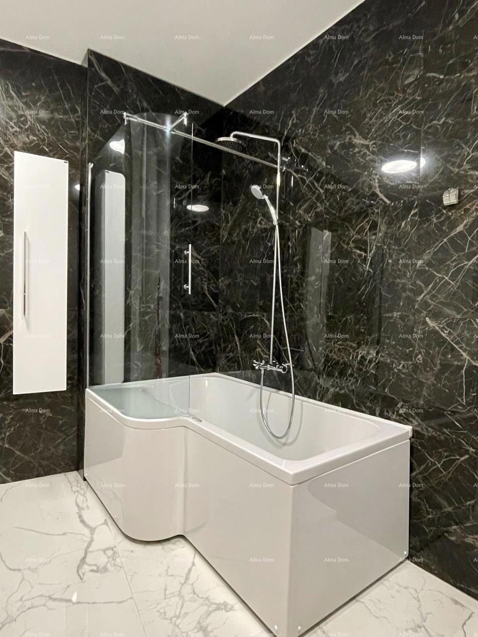 Čudovita hiša s tremi etažiranimi apartmaji v starem mestnem jedru Poreča!