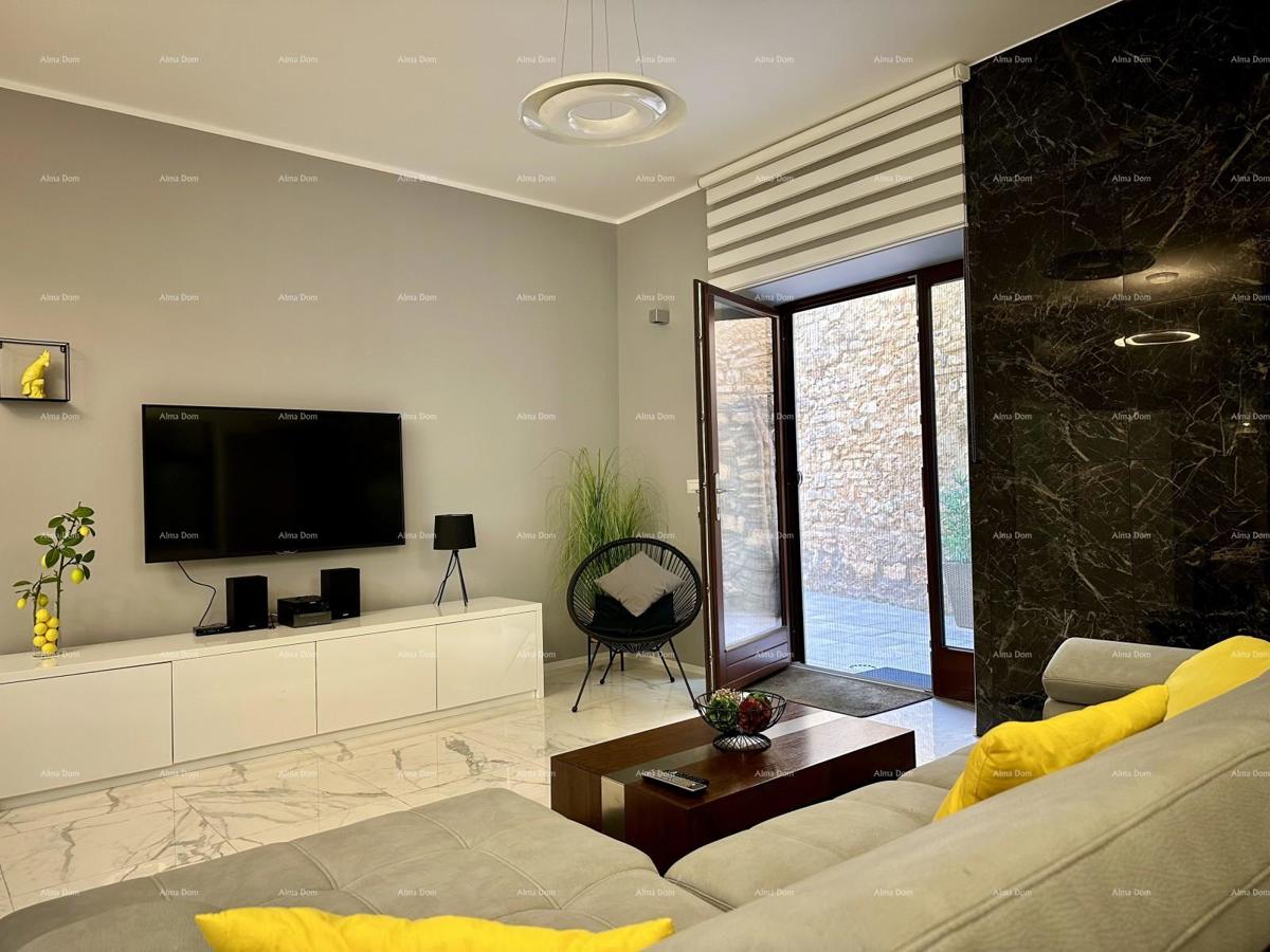 Čudovita hiša s tremi etažiranimi apartmaji v starem mestnem jedru Poreča!