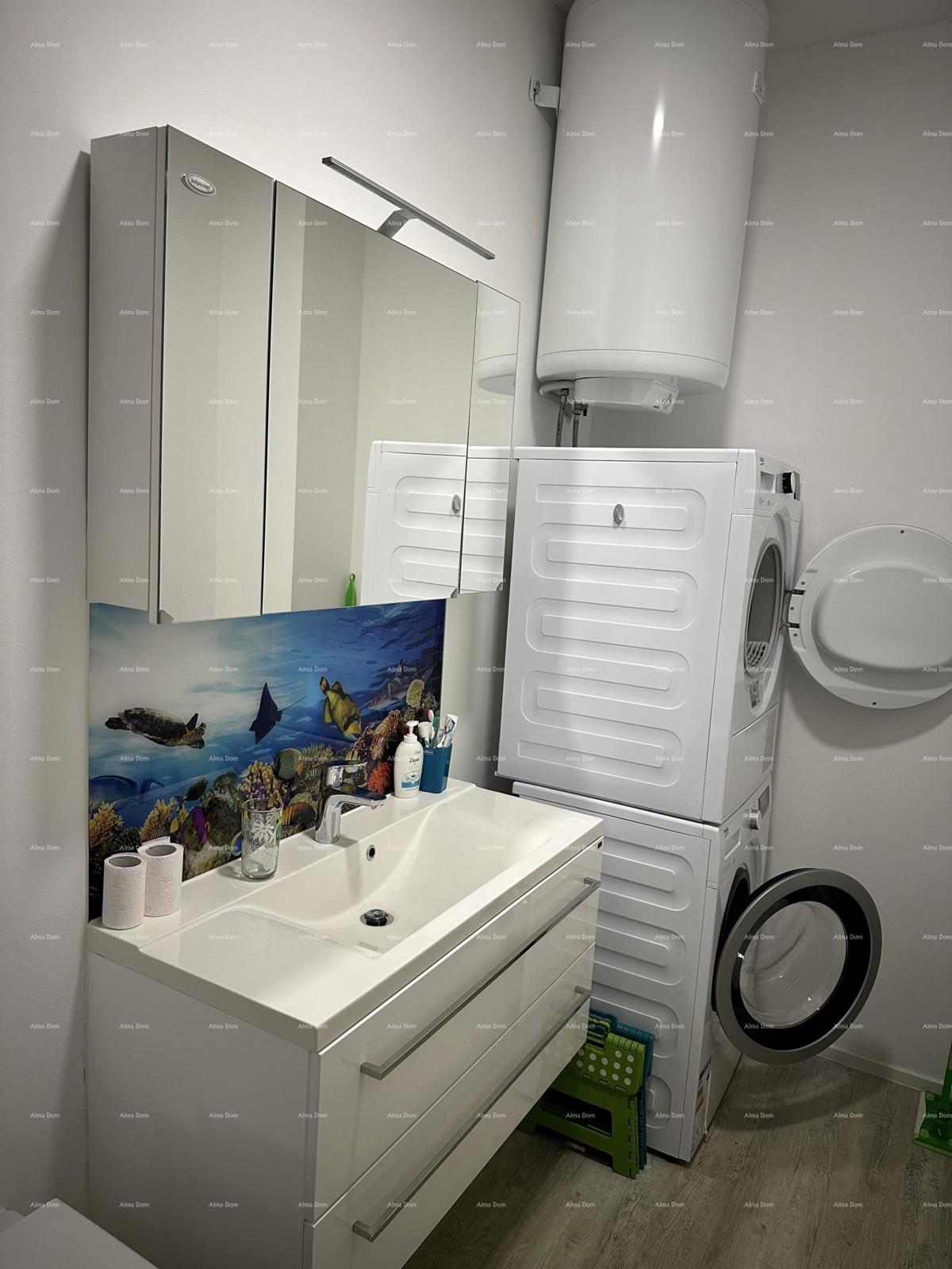 Čudovita hiša s tremi etažiranimi apartmaji v starem mestnem jedru Poreča!