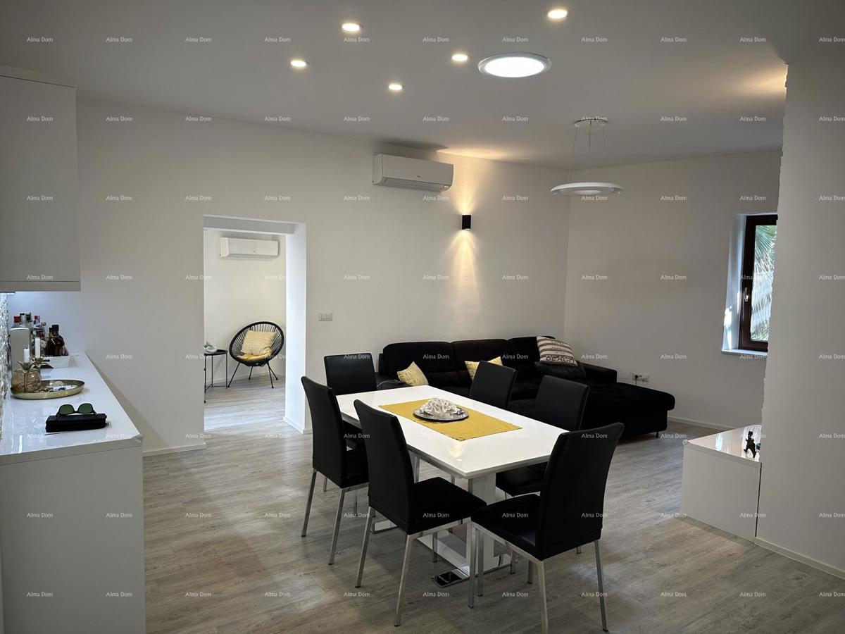 Čudovita hiša s tremi etažiranimi apartmaji v starem mestnem jedru Poreča!