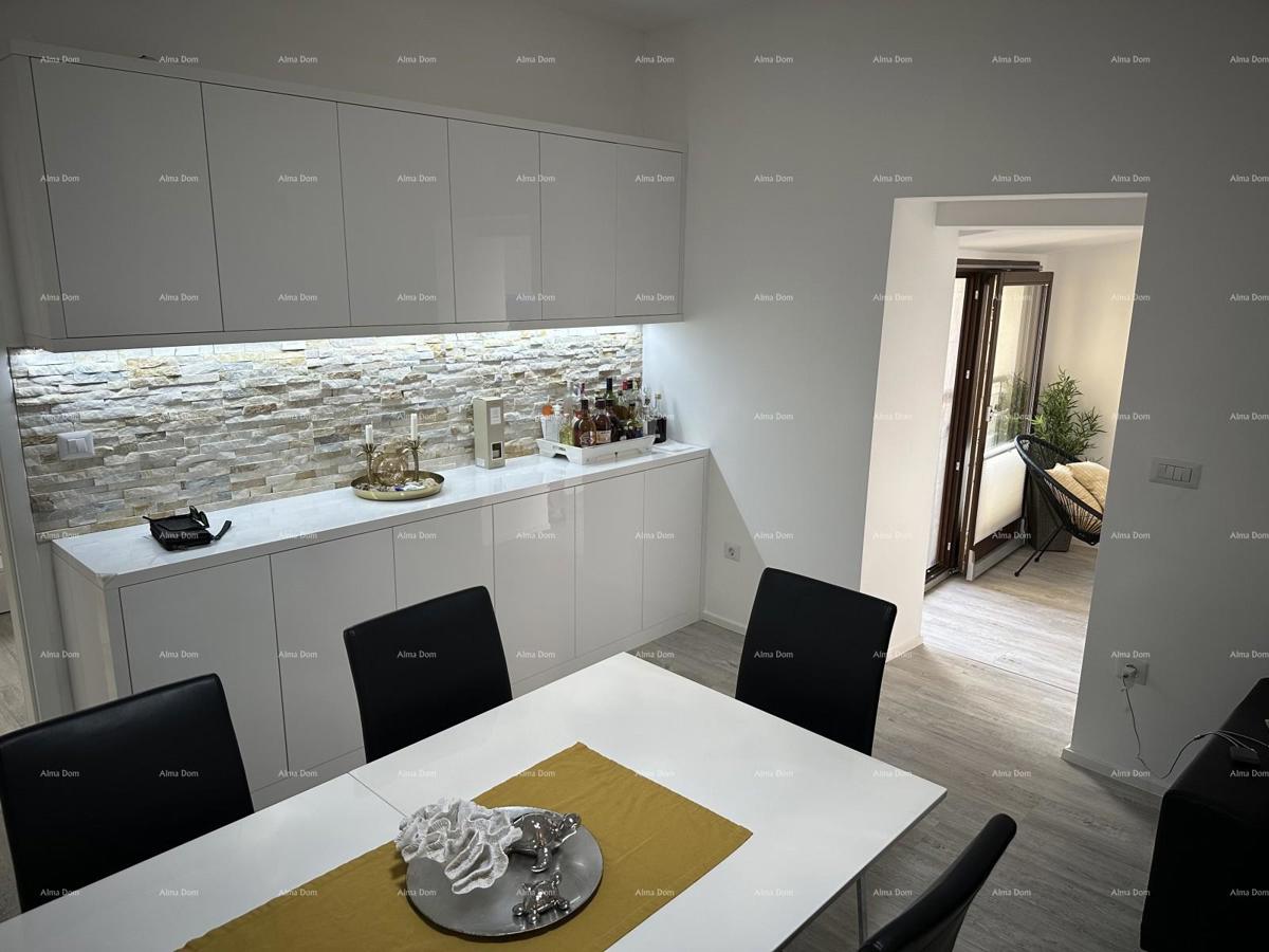 Čudovita hiša s tremi etažiranimi apartmaji v starem mestnem jedru Poreča!