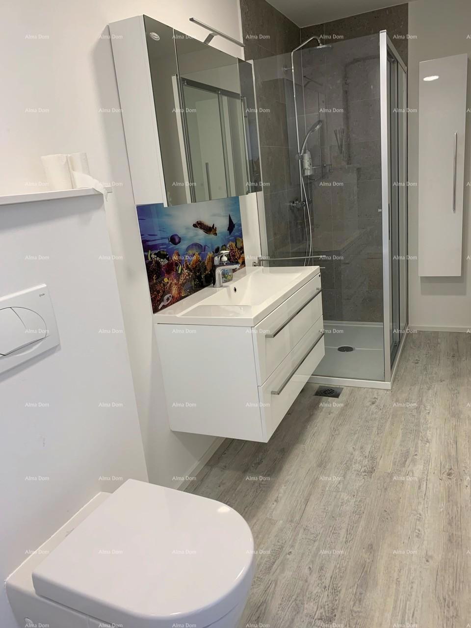 Čudovita hiša s tremi etažiranimi apartmaji v starem mestnem jedru Poreča!