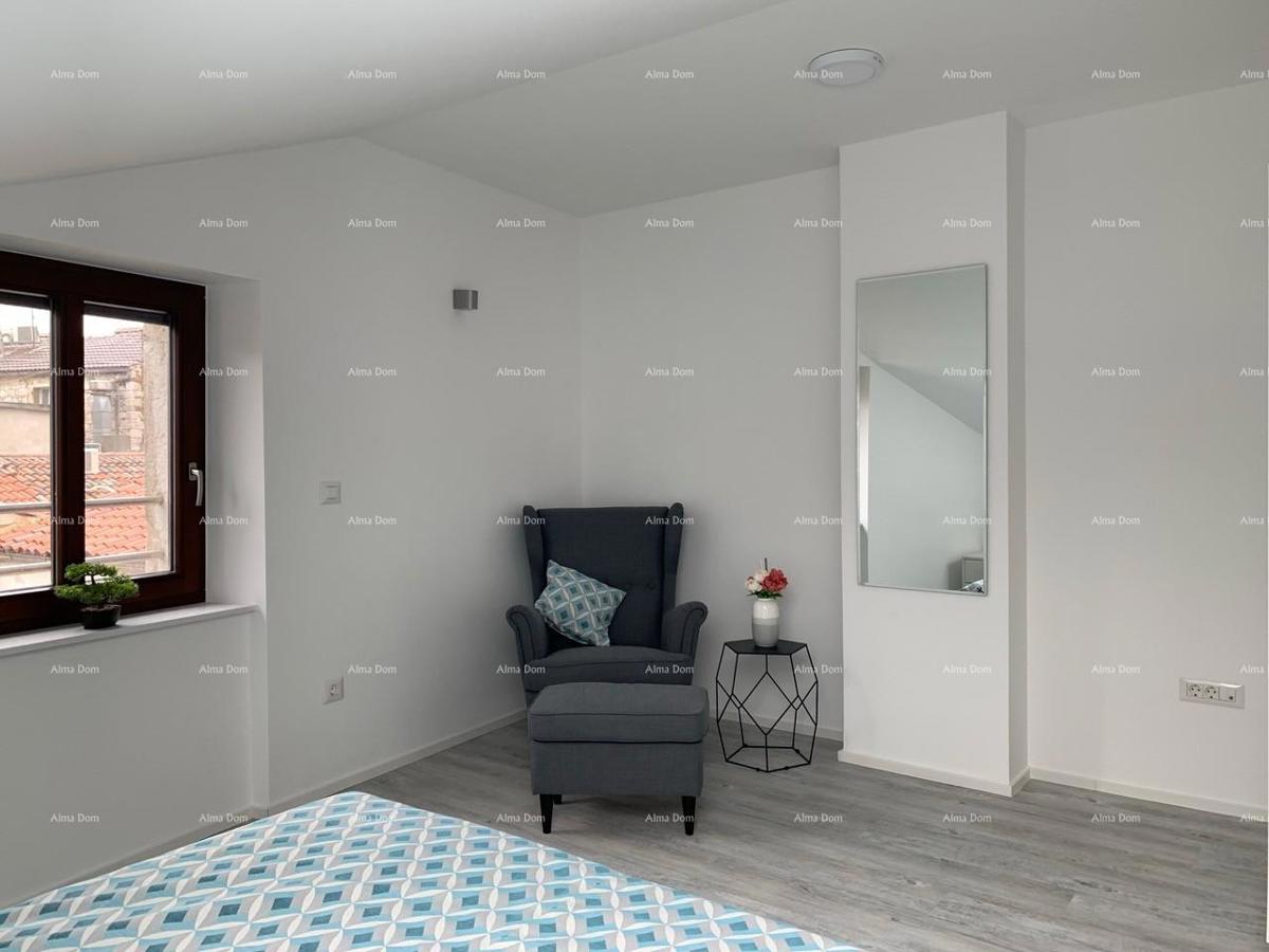 Čudovita hiša s tremi etažiranimi apartmaji v starem mestnem jedru Poreča!