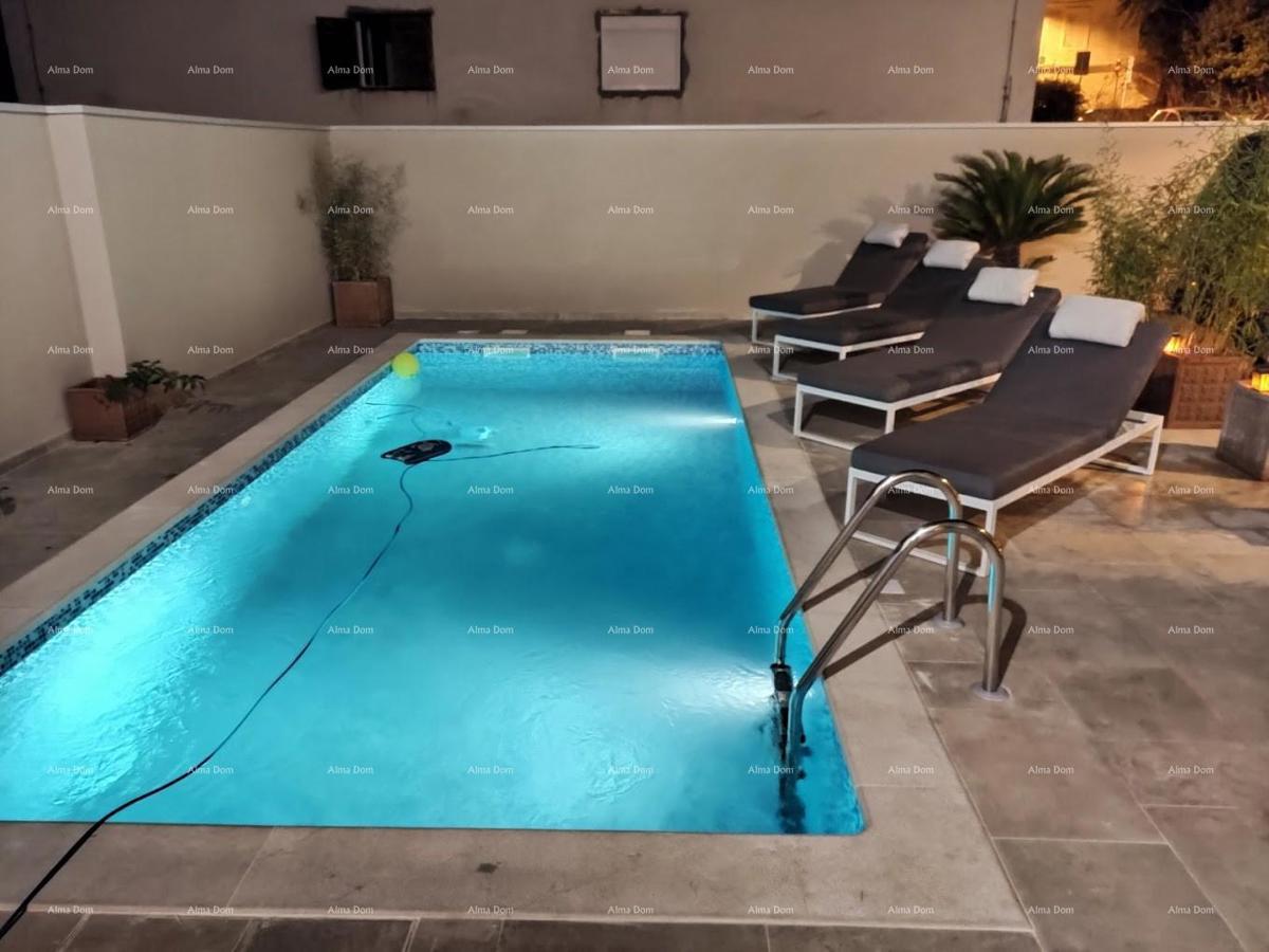 Pula Veruda Čudovita, popolnoma prenovljena avstro-ogrska kamnita vila s pogledom na morje.