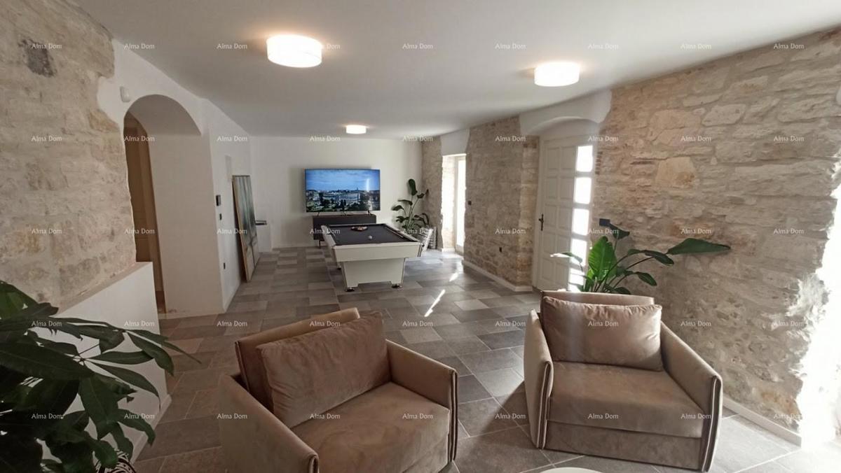 Pula Veruda Čudovita, popolnoma prenovljena avstro-ogrska kamnita vila s pogledom na morje.