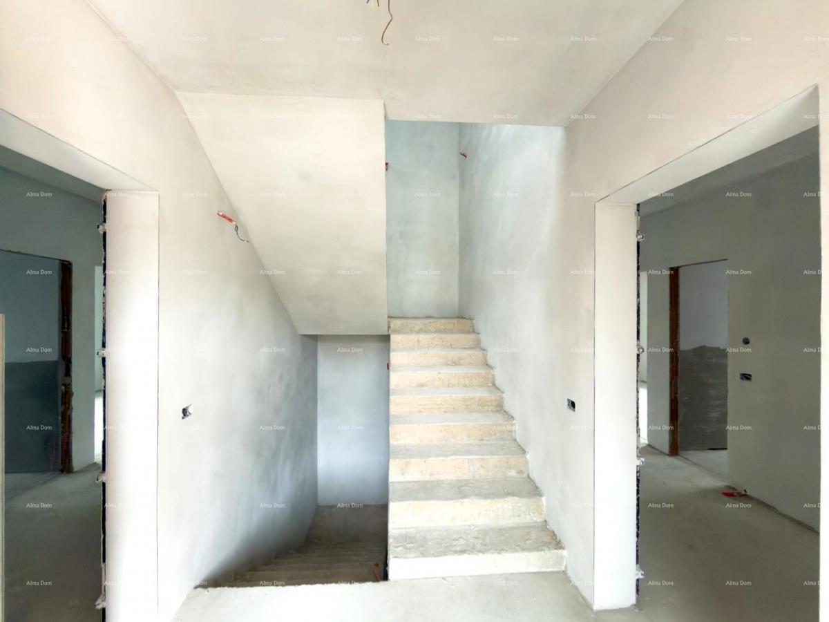 Ližnjan! Novogradnja! Apartma z manjšim vrtom.